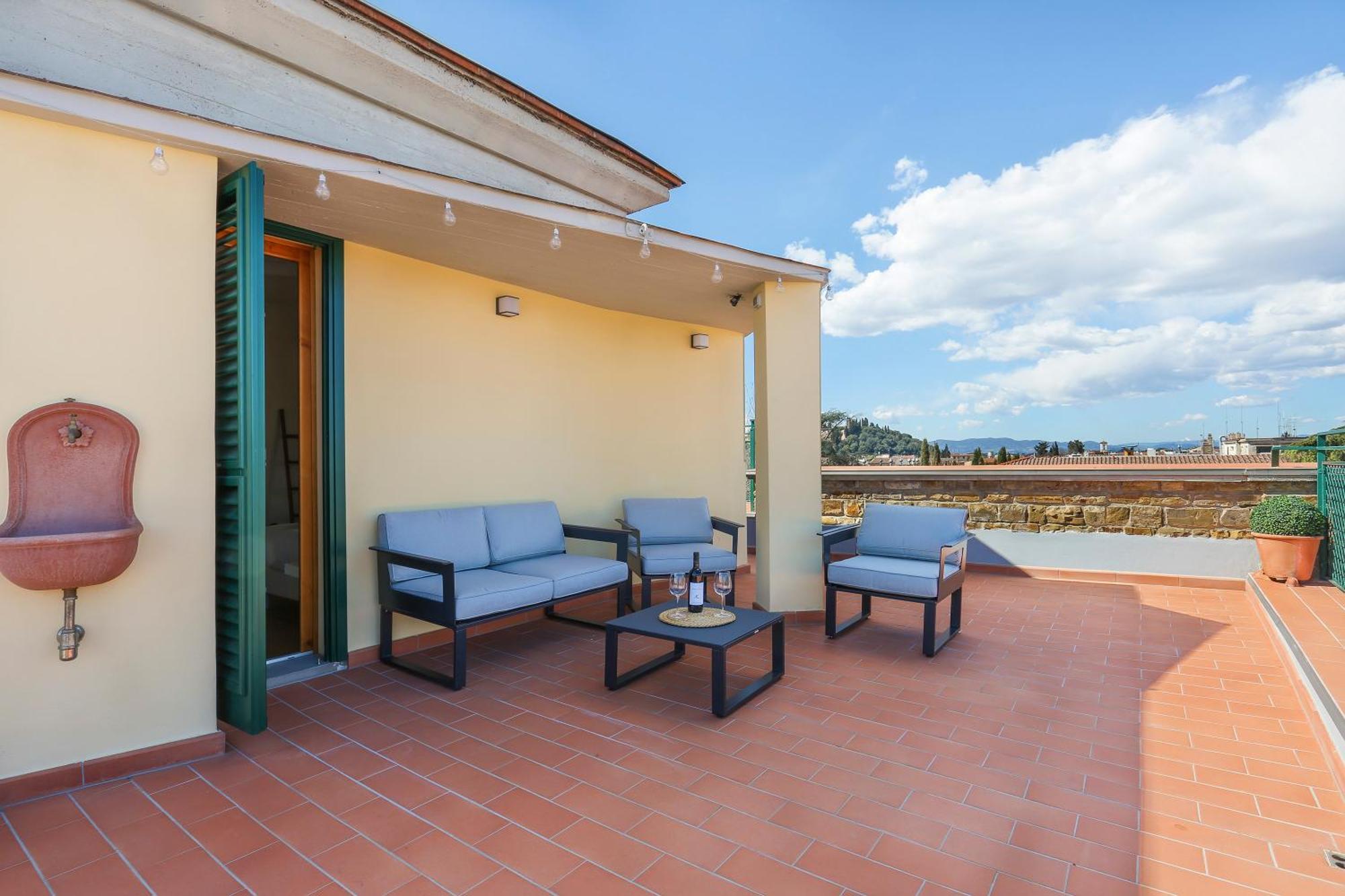 Apartment Penthouse With Big Terrace In Oltrarno Florence